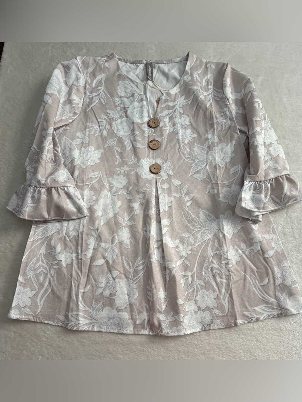 Noracora NWT Light Blush Floral Faux Button-Front Ruffle-Sleeve Tunic